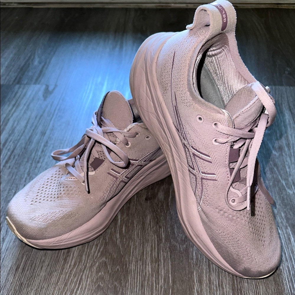 ASICS Gel-Nimbus 26 in Watershed Rose/White in size 8.5 Wide